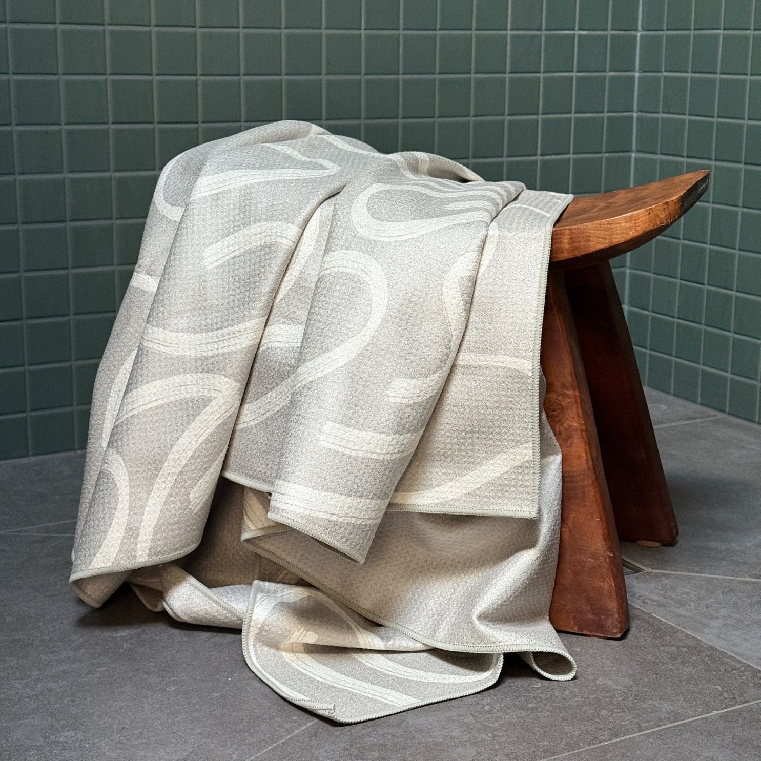 Travel towel 180x90cm large, quick-drying & recycled